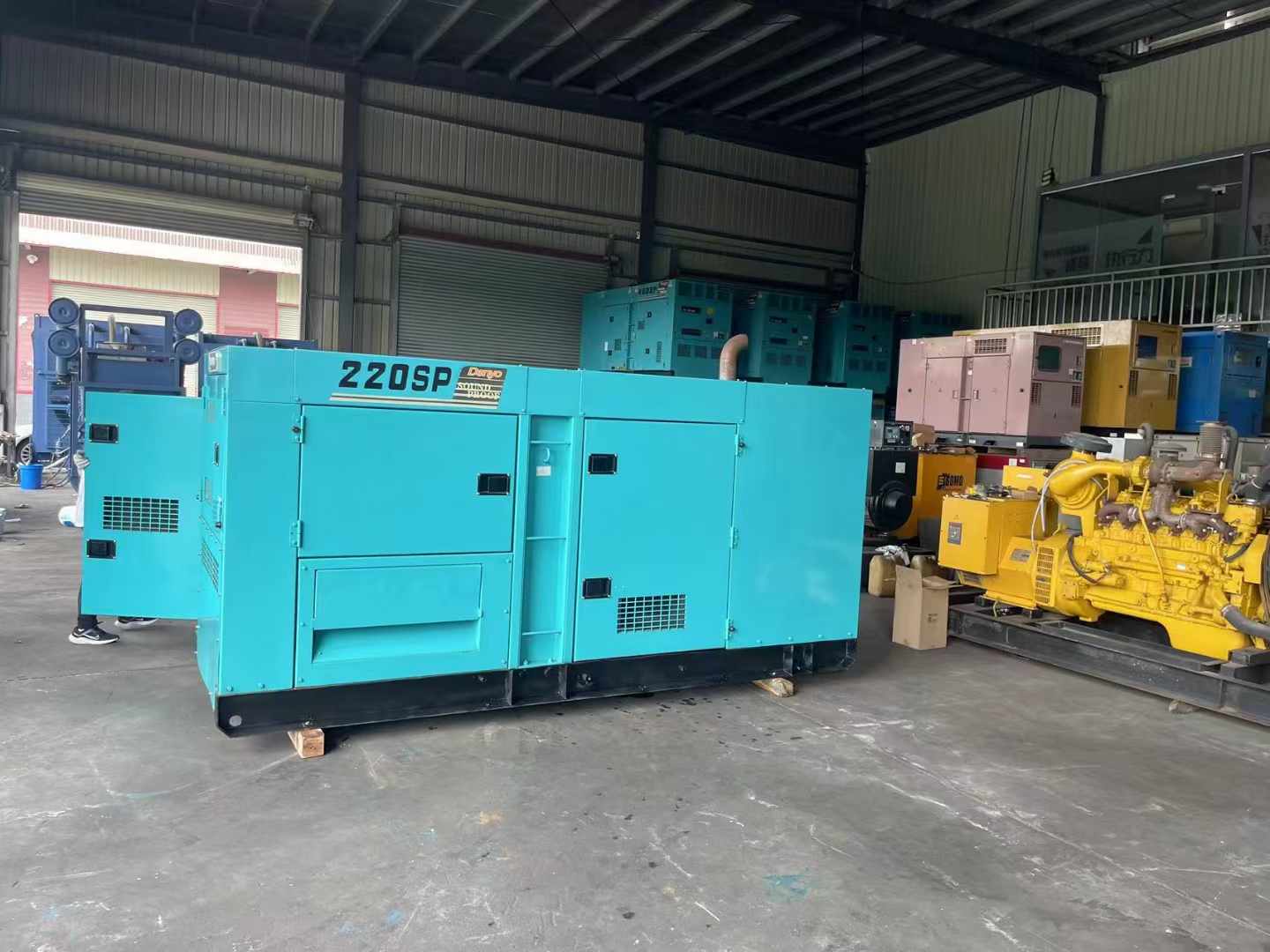 杭州柴油发电机组长期不间断运行时，如何监控其温度和压力？